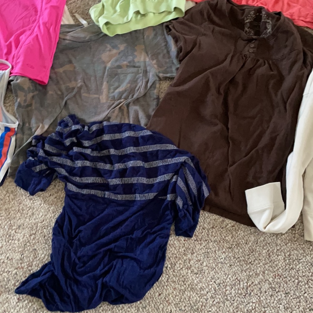Random Clothes Bundle Size Medium - image 4